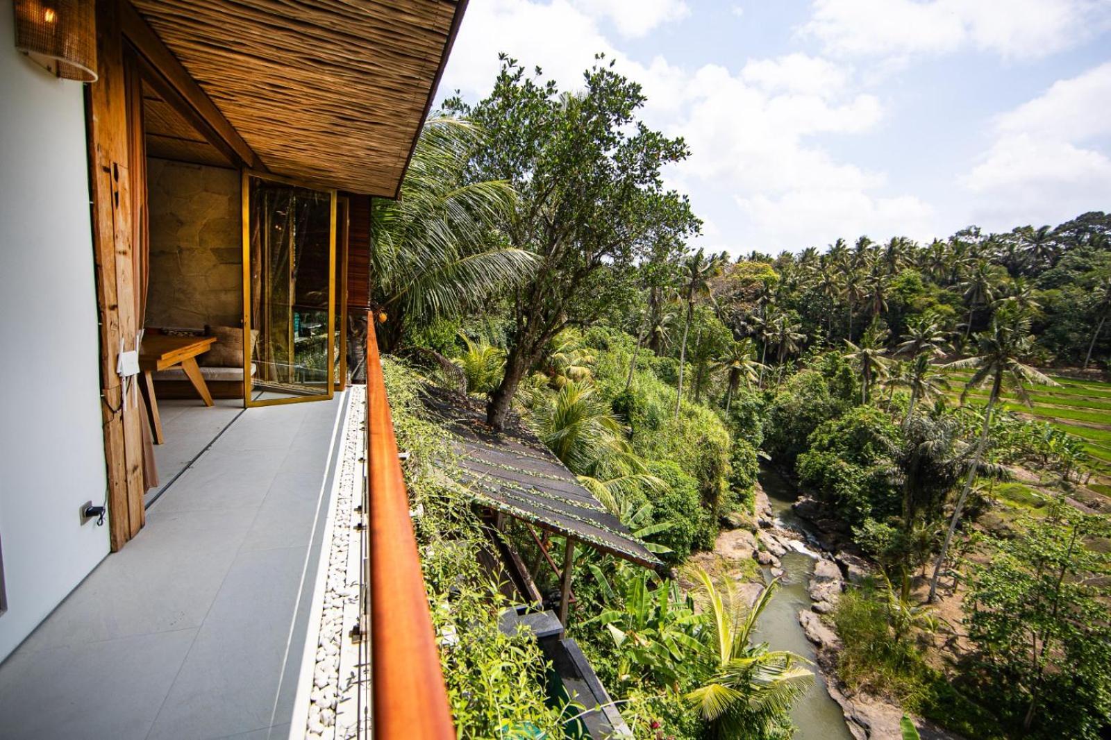 Riverside Villa *