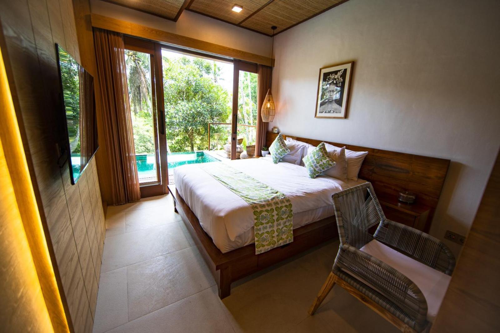 Riverside Villa *
