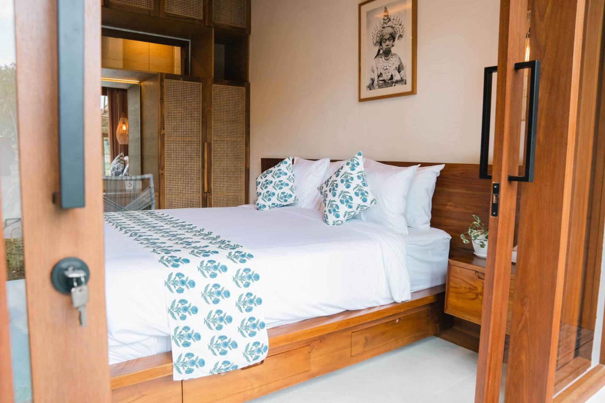 Riverside Villa *