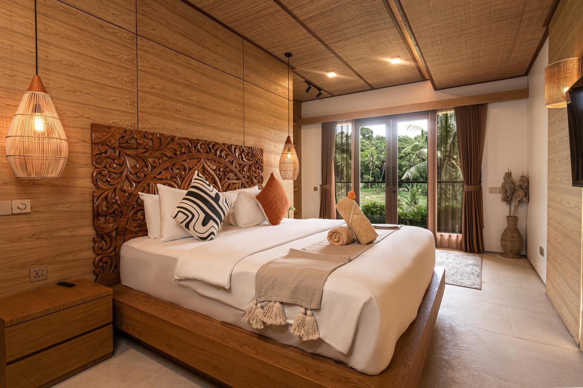 Riverside Villa *
