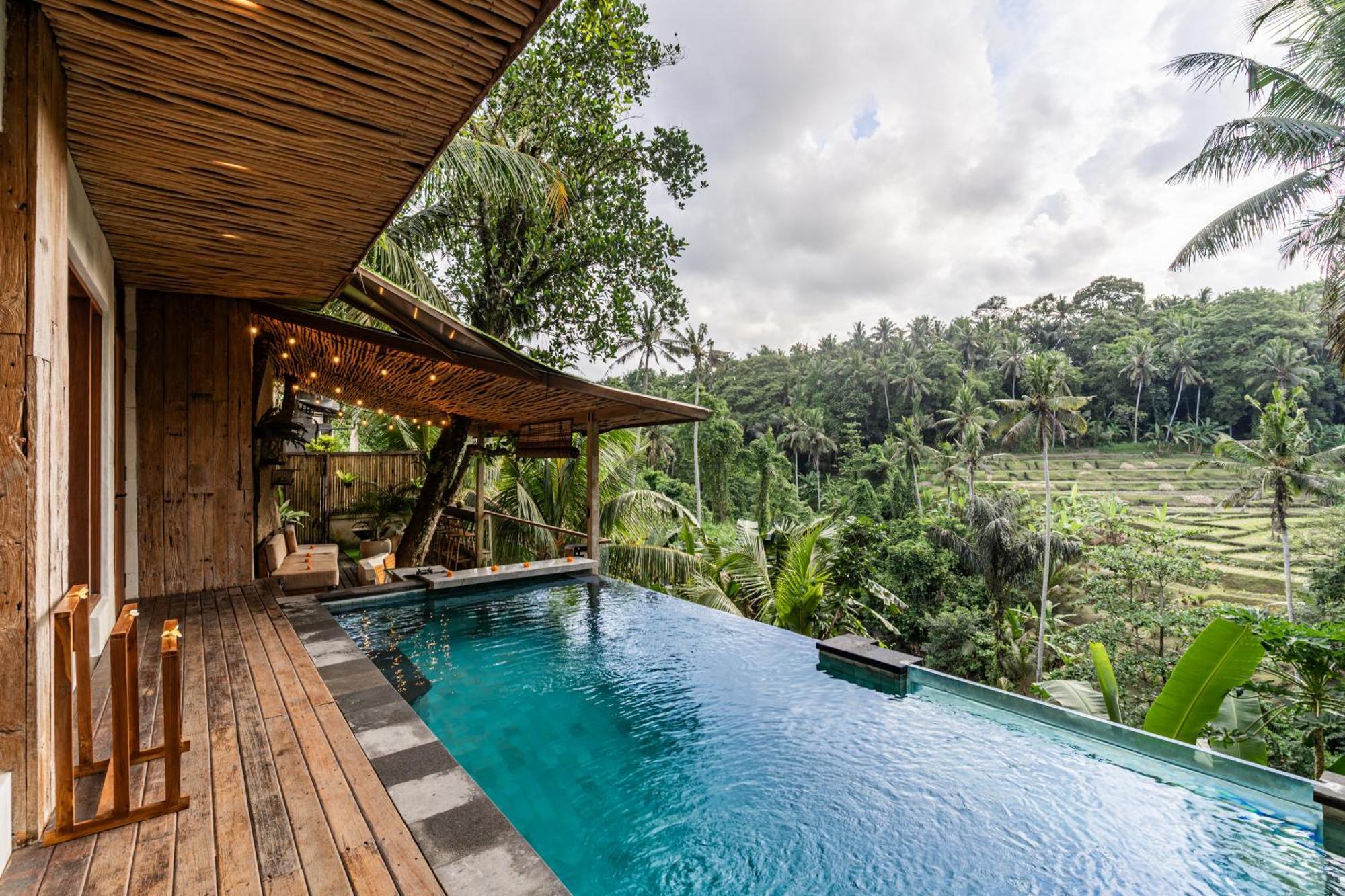 Riverside Villa *