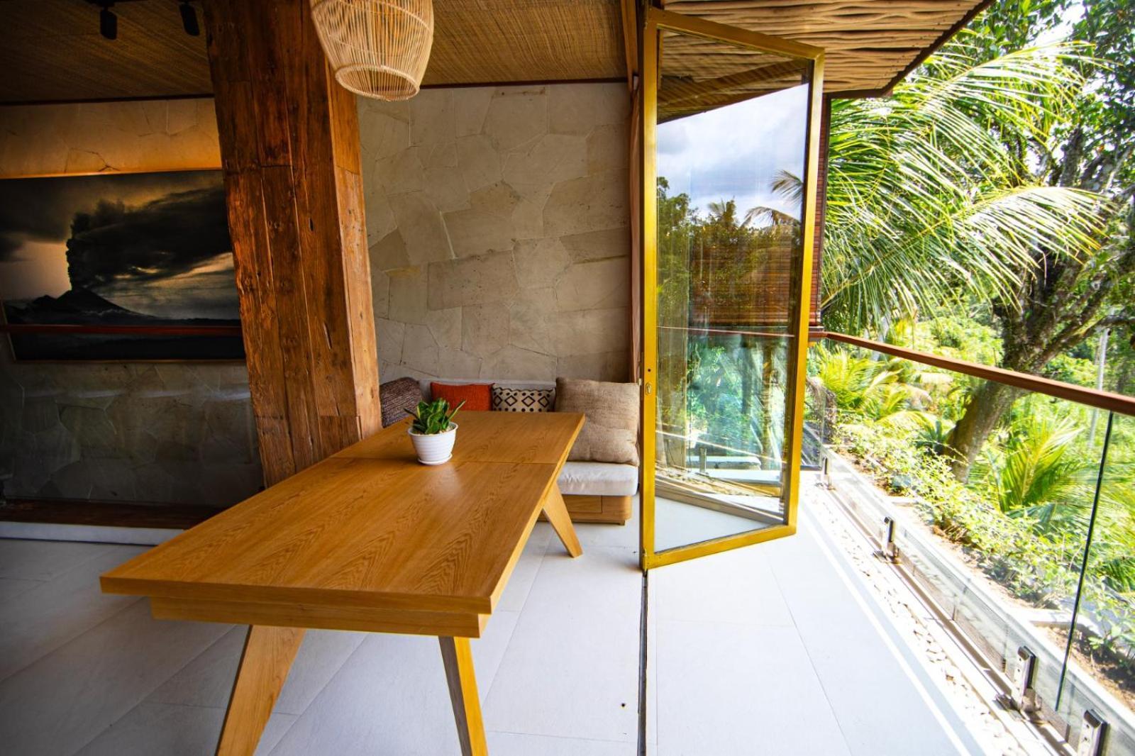 Riverside Villa *